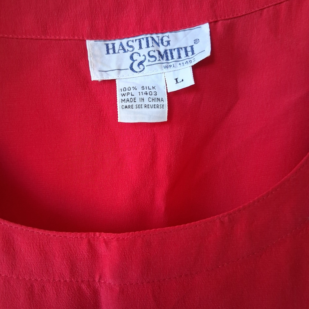 Red Sleeveless Women's Top - Picture 2 of 4